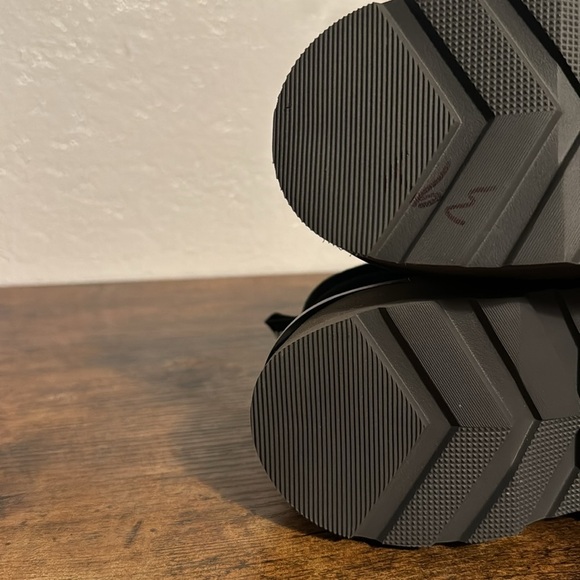 Sorel Hi-Line Hiking Boots - Waterproof, Leather Women 12- Men 10. - Picture 6 of 7